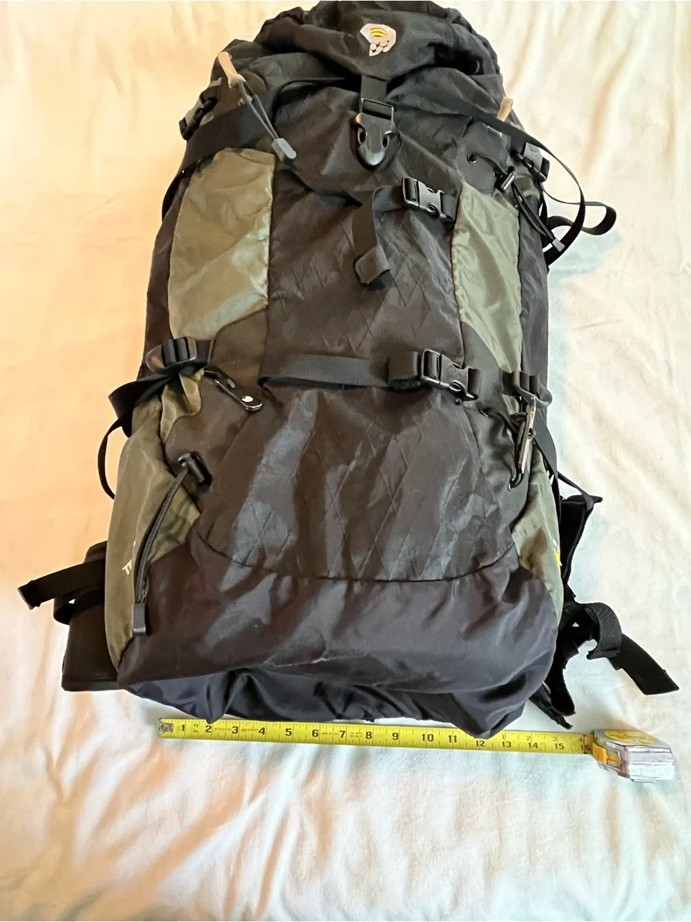 Mountain HardWear Trance Men’s Black Olive Hiking Backpack 32” Lgth 55 liter EUC